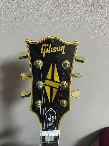 Музыкальные инструменты: Продаю реплику Лес Пол. Гитаре примерно год, играл только дома, гитара — 1