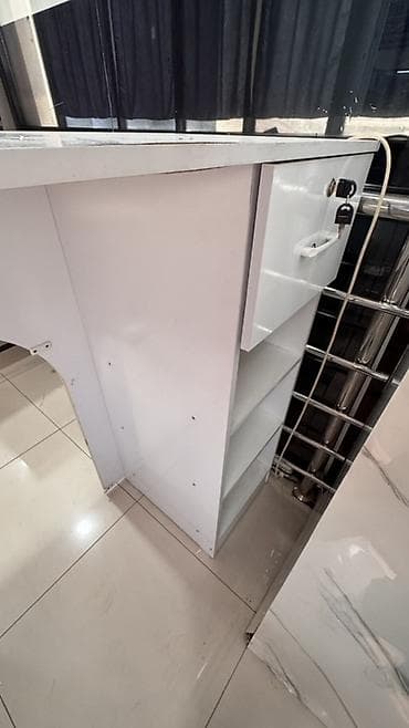 сдаю бизнес: Стойка ресепшн/администраторская стойка, белая - Материал: ЛДСП/МДФ с — 2