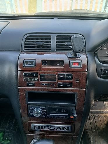 фара опель вектра с: Седан серебристого цвета. Кузов и экстерьер: - 4-дверный седан — 2