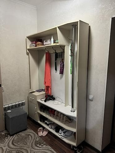 Гарнитуры для прихожей: Прихожая модульная светлого оттенка. Размеры: - высота: 2,05 м - — 2