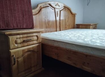 кровать с тумбами: Продаётся кровать двухспальная с двумя прикроватными тумбочками — 2