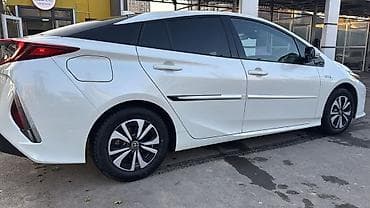 byd e5: Toyota Prius: 2017 г., 1.8 л, Вариатор, Гибрид, Хэтчбэк — 4