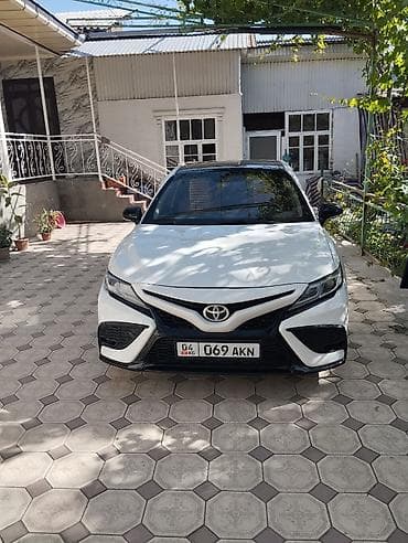 Toyota Camry: 2018 г., 2.5 л, Автомат, Бензин, Седан — 5