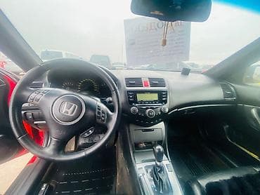 e60 m5: Спортивный седан D-сегмента в ярком красном цвете с контрастной чёрной — 7
