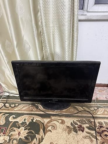 xbox console: Телевизор Panasonic, диагональ около 32". Плоская панель, настольная — 2