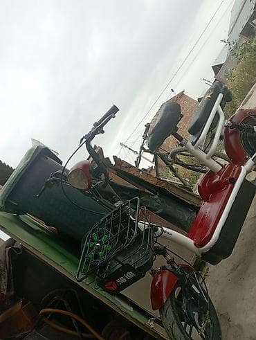 Электроскутер (городской мини-скутер) с педалями - Компактная