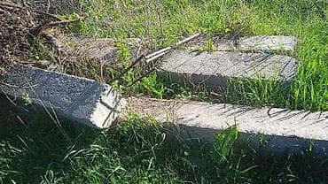 горные камни: Речной/окатанный камень и бетонные бордюры - Большая куча природного — 3