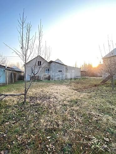 Дома: Продаётся жилой дом с несколькими комнатами. Планировка классическая — 7