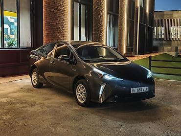 8: Toyota Prius: 2019 г., 1.8 л, Вариатор, Гибрид, Лифтбек — 2