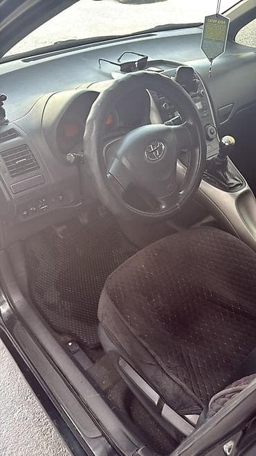 Транспорт: Toyota Auris: 2008 г., 1.4 л, Механика, Бензин, Хэтчбэк — 3