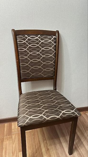 dinner table: Стул для кухни, Б/у, Дерево, цвет - Коричневый — 1