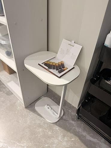 Ширмы, перегородки: Компактный приставной столик в современном минималистичном стиле. - — 1