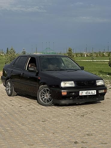 Унаа: Volkswagen Vento: 1992 г., 1.8 л, Кол менен иштөөчү, Бензин, Седан — 2