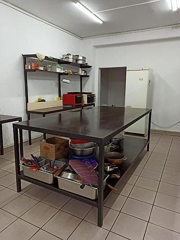 продаю действущий бизнес: Продаю помещение с действующим бизнесом! 64 кв/м. имеется санузел — 8