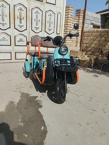 Электрический трёхколёсный скутер (рикша) с двумя рядами сидений -