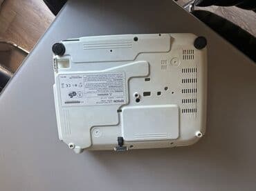 asus монитор: Проектор Epson белого цвета с черными вставками, оснащенный объективом — 2