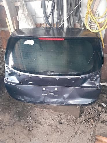 step wgn: Крышка багажника Nissan, Б/у — 3