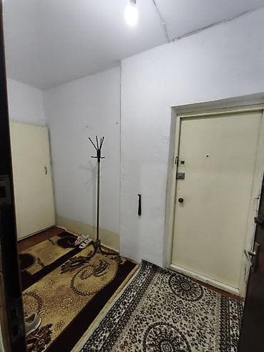 105: 4 комнаты, 100 м², 12 мкр 105 серия, 1 этаж, Старый ремонт — 3