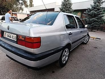купить вента: Volkswagen Vento: 1993 г., 2 л, Механика, Бензин, Седан — 4