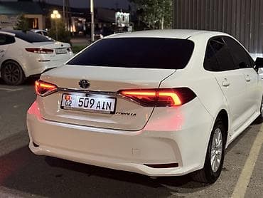 гибрид лабо: Toyota Corolla: 2022 г., 1.8 л, Вариатор, Гибрид, Седан — 5