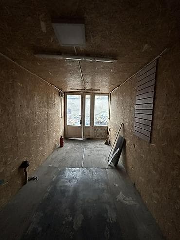 Торговый павильон/ларёк из сэндвич‑ и OSB‑панелей с витражной входной at lalafo.kg Торговый павильон/ларёк из сэндвич‑ и OSB‑панелей с витражной входной