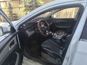 mini ev: Roewe i5: 2019 г., Автомат, Электромобиль, Универсал — 1