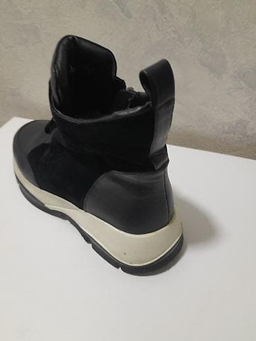 Кроссы-ботильены.натур кожа,замш,внутри полностью овчина.очень мягкие