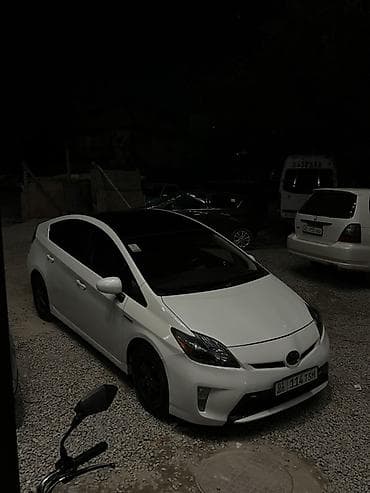 Toyota Prius: 2015 г., 1.8 л, Автомат, Гибрид, Хэтчбэк