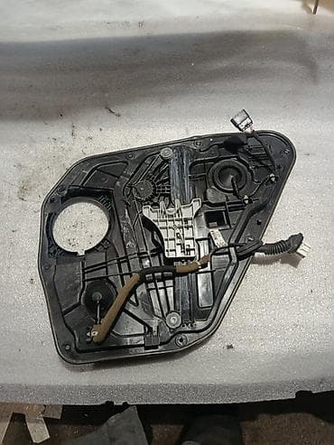 дверные обшивки: Панель/плата двери с механизмом стеклоподъёмника и проводкой - — 2