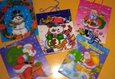 Подарочные новогодние бумажные пакеты 22см×18 см есть 65 шт