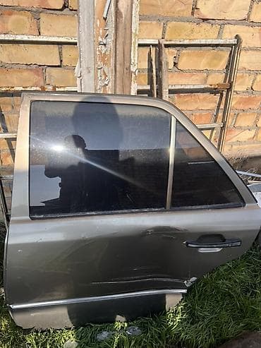 sprinter delfin: Кузовные детали Mercedes-Benz (эмблема на фото): капот, задняя — 3