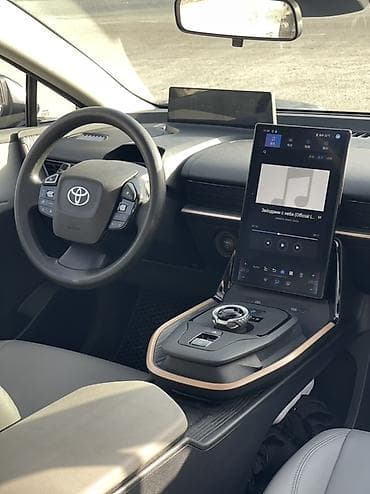 srv 2: Toyota bZ3: 2025 г., Электромобиль, Седан — 8