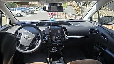 Продажа авто: Toyota Prius: 2019 г., 1.8 л, Гибрид, Хэтчбэк — 4