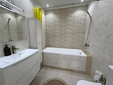 продаю квартиру исанова: 3 комнаты, 114 м², Индивидуалка, 1 этаж — 8