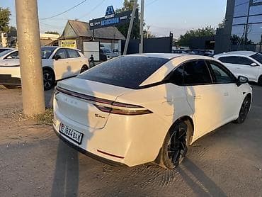 GAC Aion S Plus — полностью электрический седан в белом цвете — 4