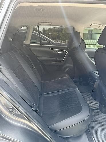 man: Toyota RAV4: 2019 г., 2.5 л, Автомат, Бензин, Кроссовер — 6