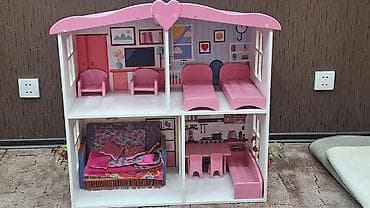 Кукольный домик двухэтажный с мебелью! В отличном состоянии! Б/у Цена