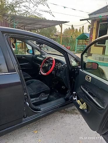 vaz 2114: Honda Stream: 2002 г., 2 л, Автомат, Бензин, Минивэн — 1