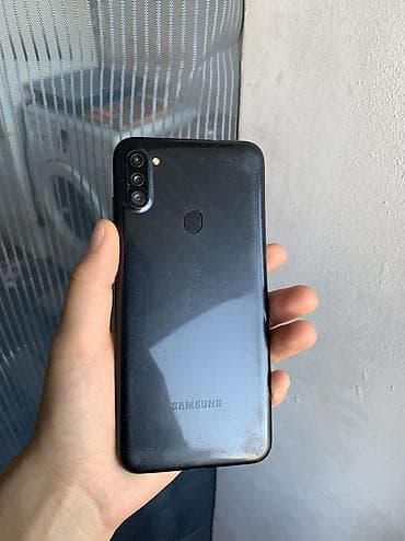 Samsung Galaxy A11, Б/у, 32 ГБ, цвет - Черный, 2 SIM — 1