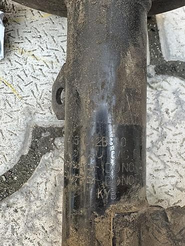 gas: Передний амортизатор Toyota Б/у, Оригинал, Япония — 1