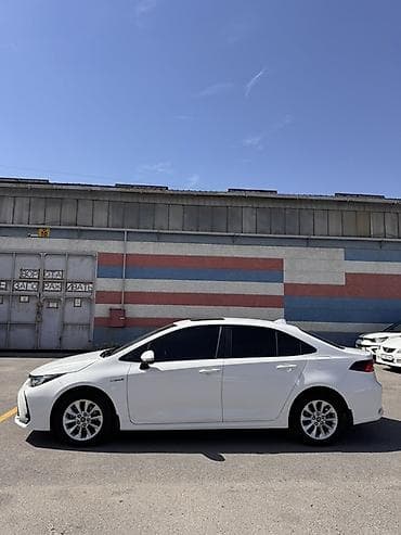 на corolla: Toyota Corolla: 2020 г., 1.8 л, Гибрид, Седан — 6