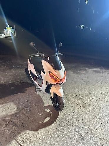 колонки алиса: Скутер/мопед городского класса, белый, с агрессивной светодиодной — 10