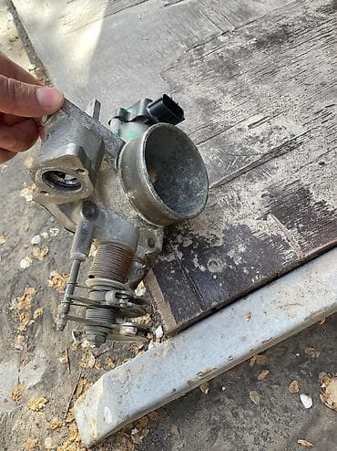 Дроссельные заслонки: Дроссельная заслонка Subaru 2000 г., Б/у, Оригинал, Япония — 1