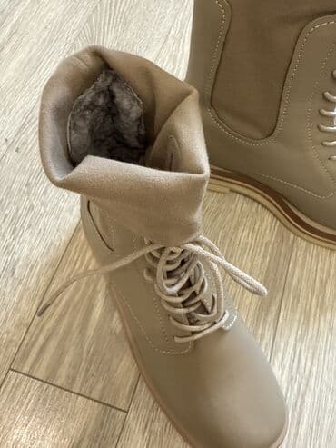 женская модельная обувь больших размеров: Ботинки, 39, Новый, цвет - Бежевый, Самовывоз, Бесплатная доставка — 4