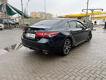 выхлоп машины: Toyota Camry: 2017 г., Седан — 2