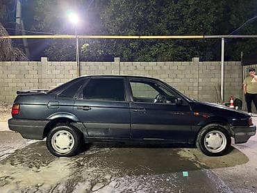 простой: Volkswagen Passat: 1992 г., Седан — 1