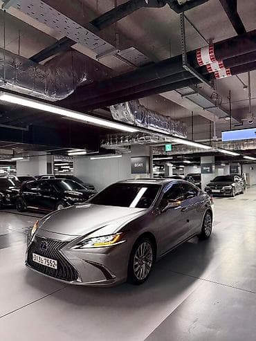 Lexus ES: 2021 г., Гибрид, Седан