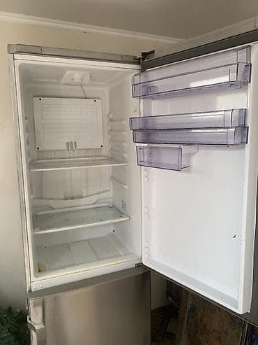 Холодильники: Двухкамерный холодильник с нижней морозильной камерой, серебристый — 2