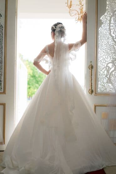 свадебное очень красивое платье: Продаю или сдам на прокат Нежное свадебное платье украшен жемчугами — 2