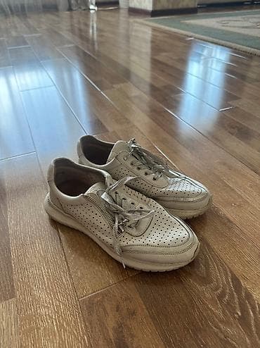 Туфли: Обувь женская б/у, состояние хорошее, за каждую пару — 2